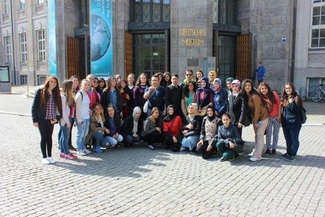 Akdağmadeni Nene Hatun Meslek Lisesi Öğrencilerinin Avrupa Gezisi Tamamlandı