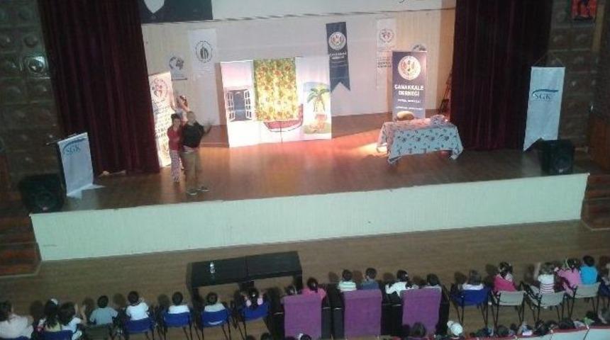 Ezine&rsquo;de Tiyatro G&ouml;sterisi B&uuml;y&uuml;k İlği G&ouml;rd&uuml;