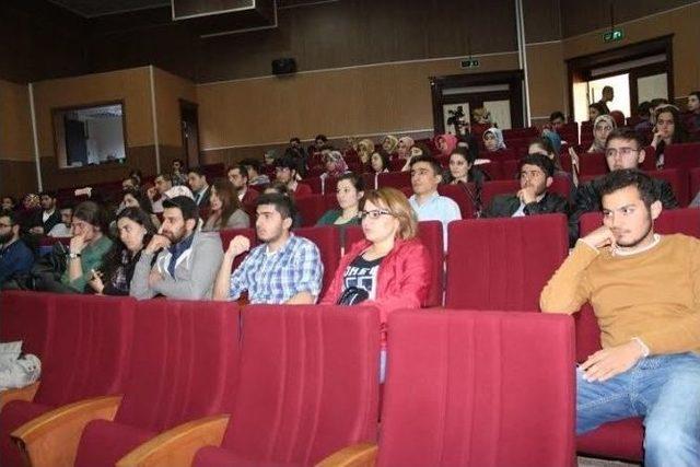 Etü’de ’kendini Keşfet Kariyerini Planla’ Konferansı...