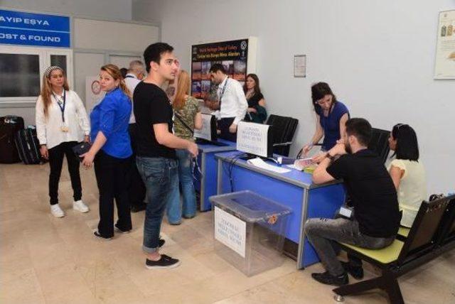Adana Havalimanı'nda Ilk Gün Henüz Oy Kullanılmadı