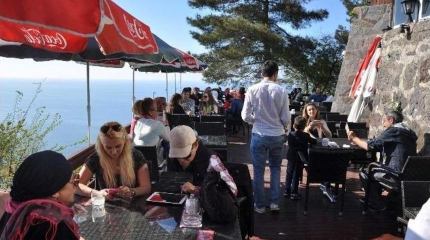 Yerli Turistler Giresun Kalesi&rsquo;ne Hayran Kaldı