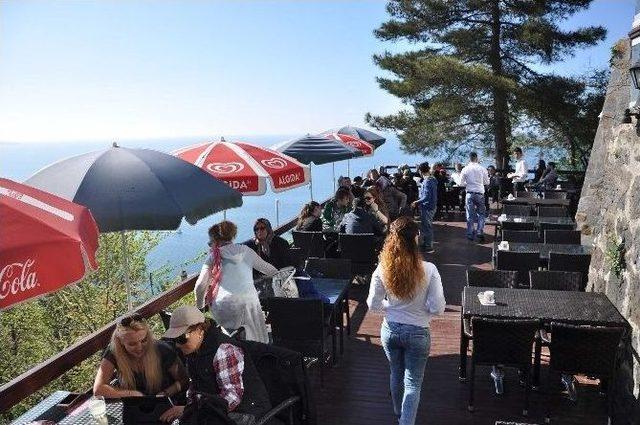 Yerli Turistler Giresun Kalesi’ne Hayran Kaldı