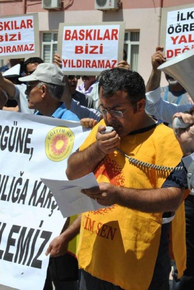 Okul Kapısında M&uuml;d&uuml;r Ve Sendikacı Kavgası 1