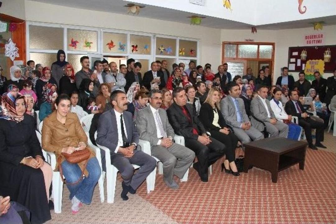 Miniklerden Anneler G&uuml;n&uuml; Kutlaması