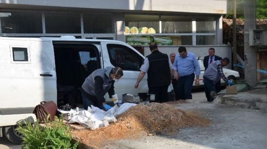 Tuvalete Giden Banka Aracının Şof&ouml;r&uuml; Kapıyı Kilitlemeyi Unutunca 400 Bin Lira &Ccedil;alındı