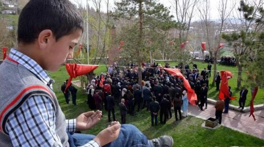 T&uuml;rk-Ermeni İlişkiler Sempozyumun Sonu&ccedil; Bildirgesi Şehitlikte Okundu