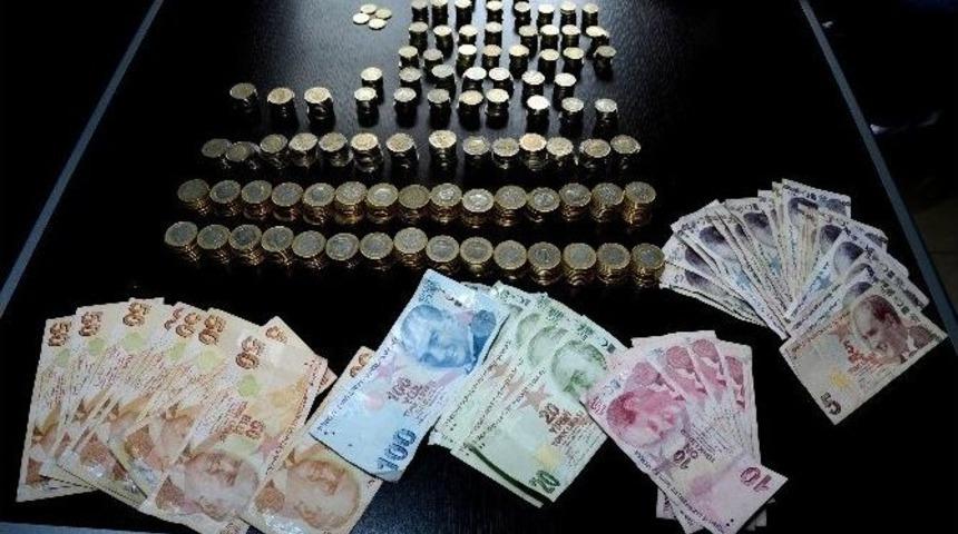 Dilencilerin &Uuml;zerinde Bin Tl &Ccedil;ıktı