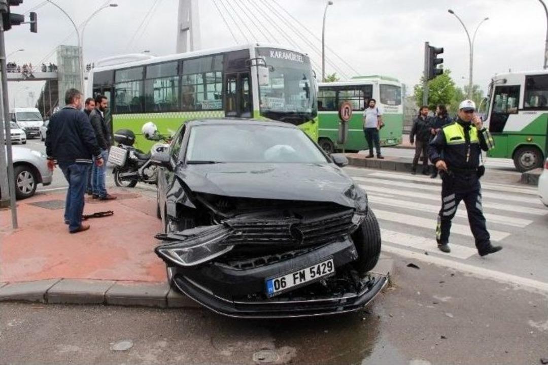 Sendika Başkanının Aracı Ambulansla &Ccedil;arpıştı: 3 Yaralı