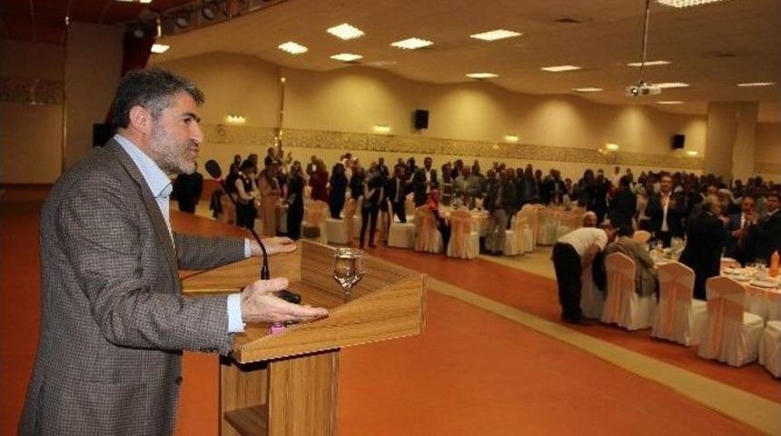 Ak Partili Nebati, T&uuml;m Salonu Ayağa Kaldırdı