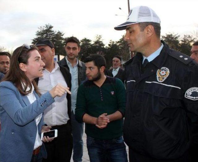 Erzurum'da Chp'nin Stant Açmasına Müdahale