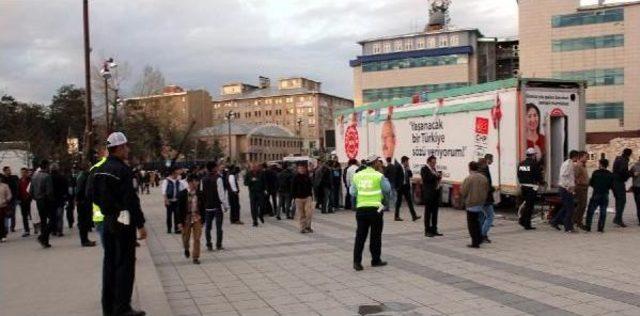 Erzurum'da Chp'nin Stant Açmasına Müdahale