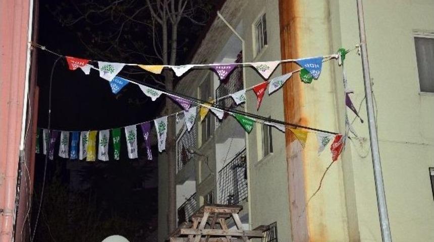 İl&ccedil;e Se&ccedil;im Kurulu&rsquo;ndan Hdp &Ouml;n&uuml;ndeki Bayrakları İndirme Kararı
