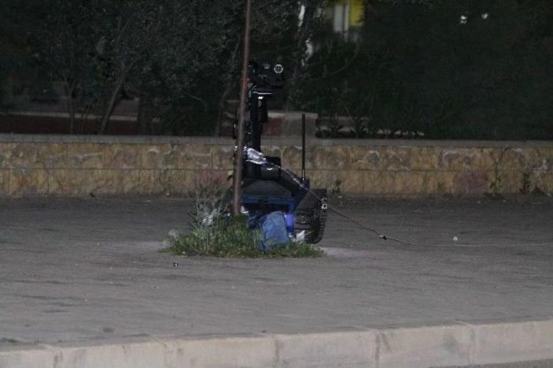 Ş&uuml;pheli Valiz F&uuml;nye İle Patlatıldı