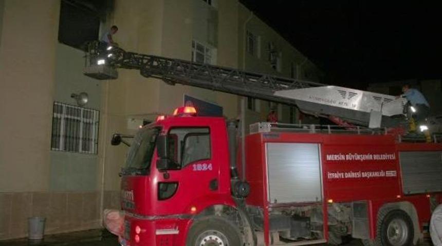 Okulda &Ccedil;ıkan Yangın Korkuttu