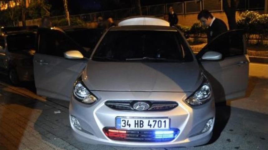 Ş&uuml;phe &Uuml;zerine Durdurulan Ara&ccedil;ta &Ccedil;akar Lamba Ve Siren Tertibatı Bulundu: 2 G&ouml;zaltı