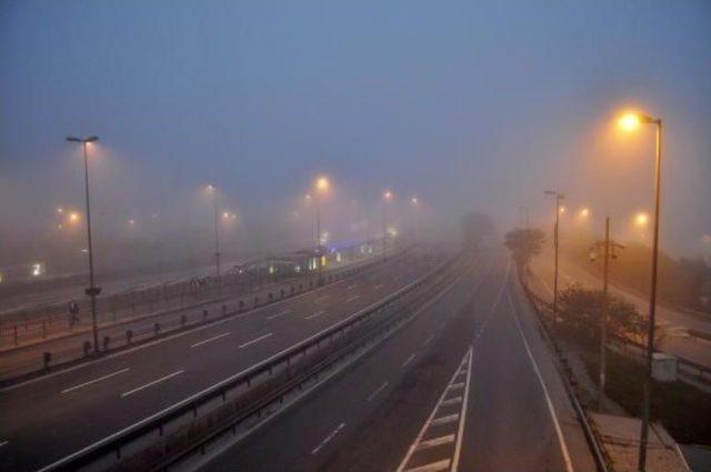 İstanbul Güne Sisle Uyandı