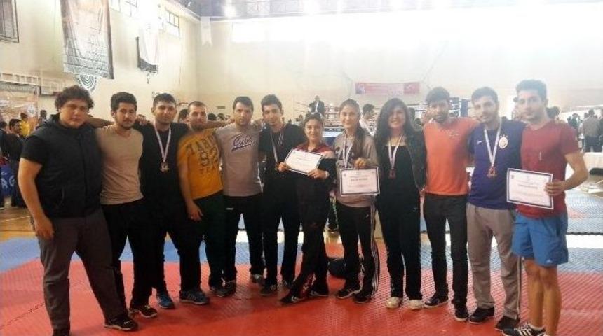 Msk&uuml; Kickboks&rsquo;ta 5 Madalya İle D&ouml;nd&uuml;