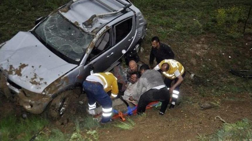 Otomobil Şarampole Devrildi: 1 Yaralı