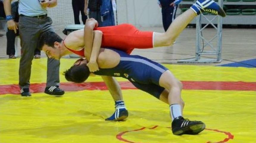 Minikler T&uuml;rkiye G&uuml;reş Şampiyonası Bursa&rsquo;Da Başladı