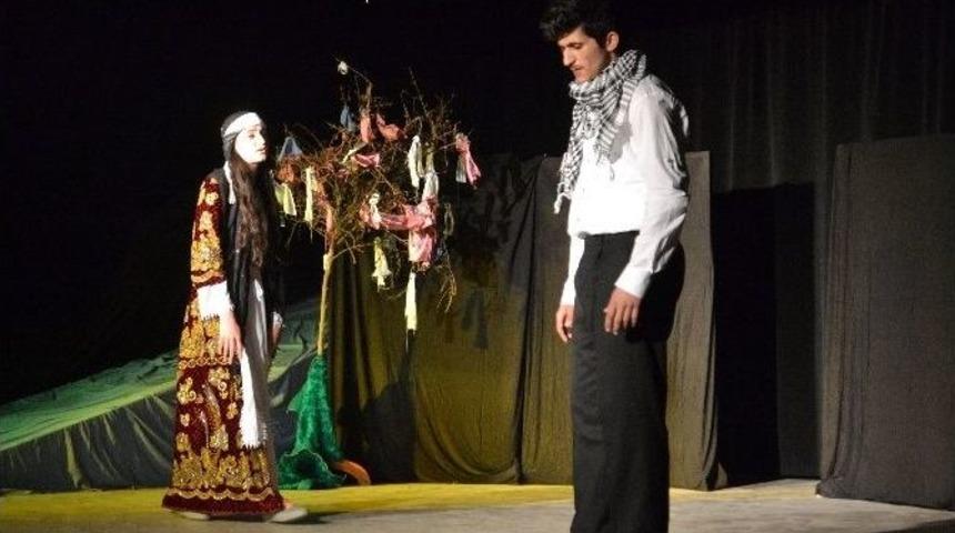 &Ccedil;erkezk&ouml;y&rsquo;de Liselilerden Tiyatro G&ouml;sterisi