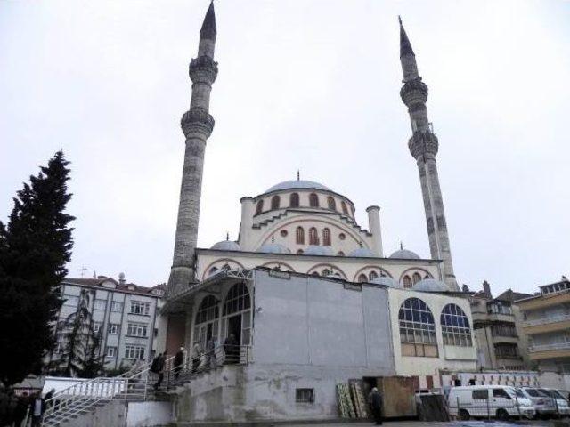 Depremde Hasar Gören Cami 16 Yıl Sonra Yenilenecek