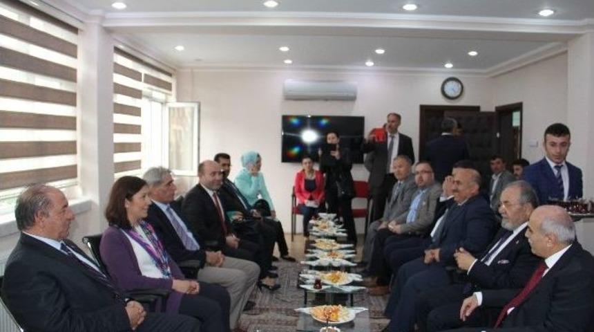 &Ccedil;ukur&ouml;z Yangınında Evi Yanan Ailelere 7 Bin 500&rsquo;er Tl Yardım