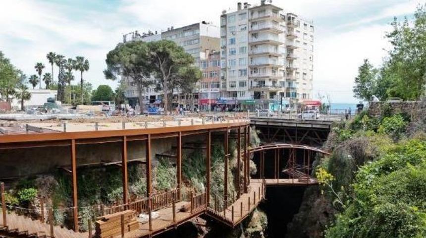 Doğa Harikası Kadınyarı'na Betondan Şelale
