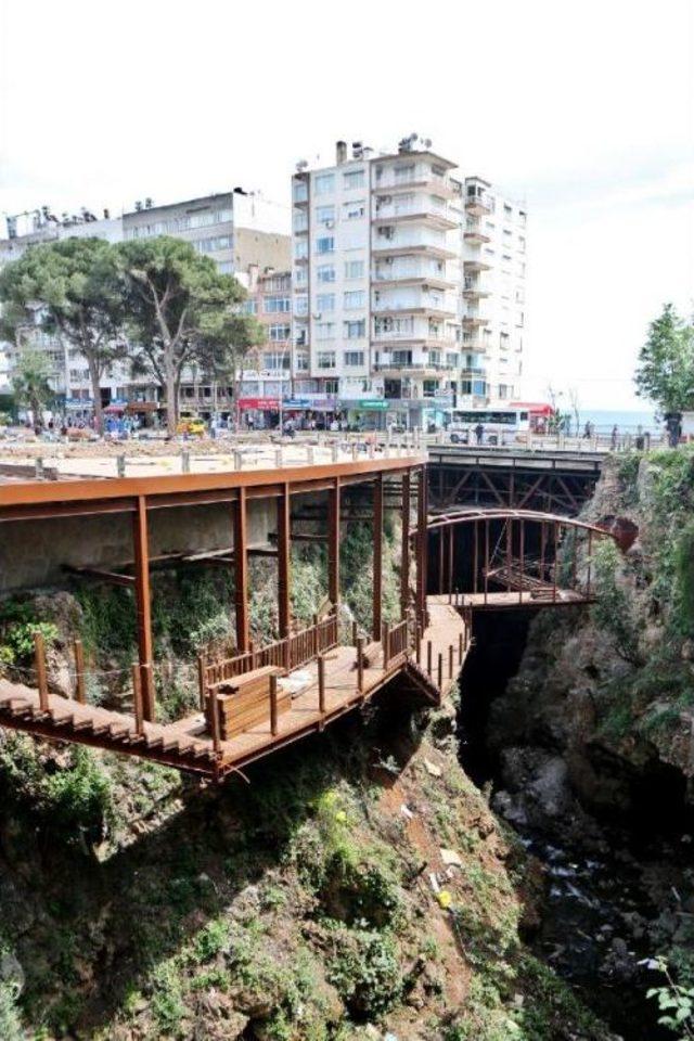 Doğa Harikası Kadınyarı'na Betondan Şelale