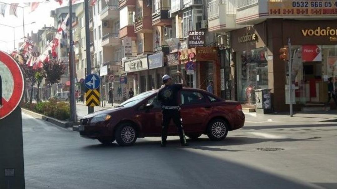 &Ccedil;anakkale&rsquo;de Feribot Kuyruğu