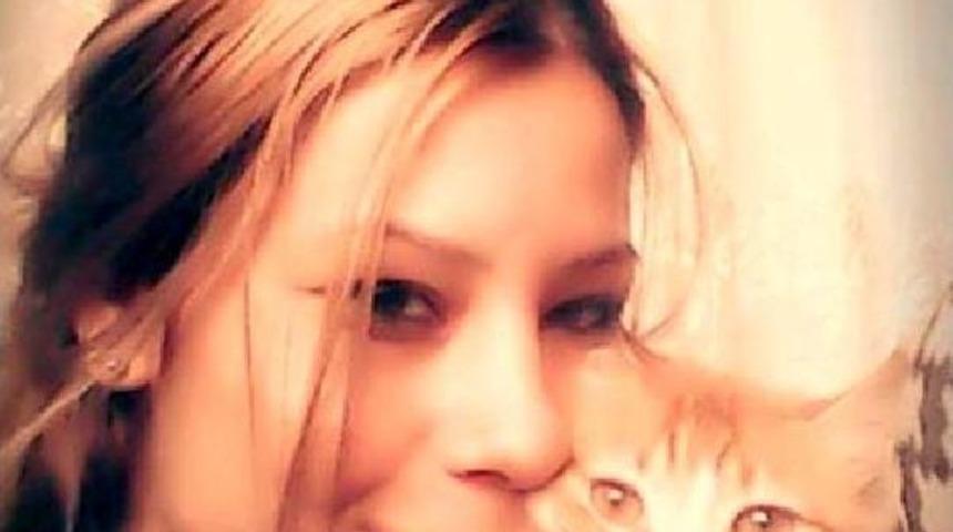 Annesi Gibi Intihar Etti