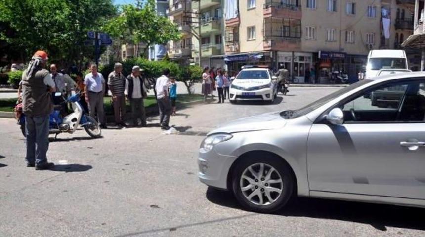 Kadın S&uuml;r&uuml;c&uuml;y&uuml; Ağlatan Kaza