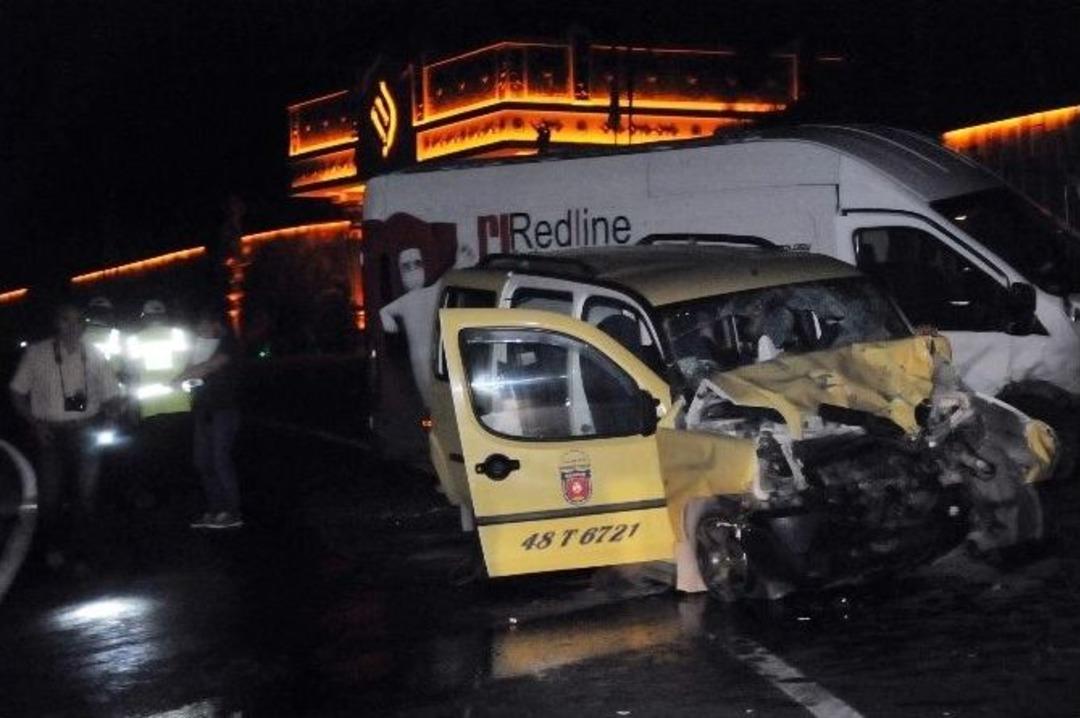 Bodrum&rsquo;da Trafik Kazası: 2 &Ouml;l&uuml;, 3 Yaralı