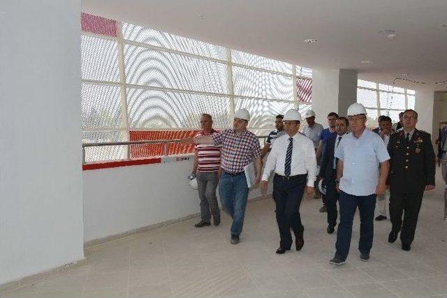 Vali Türker, Antalya Stadyumu’nda İncelemelerde Bulundu