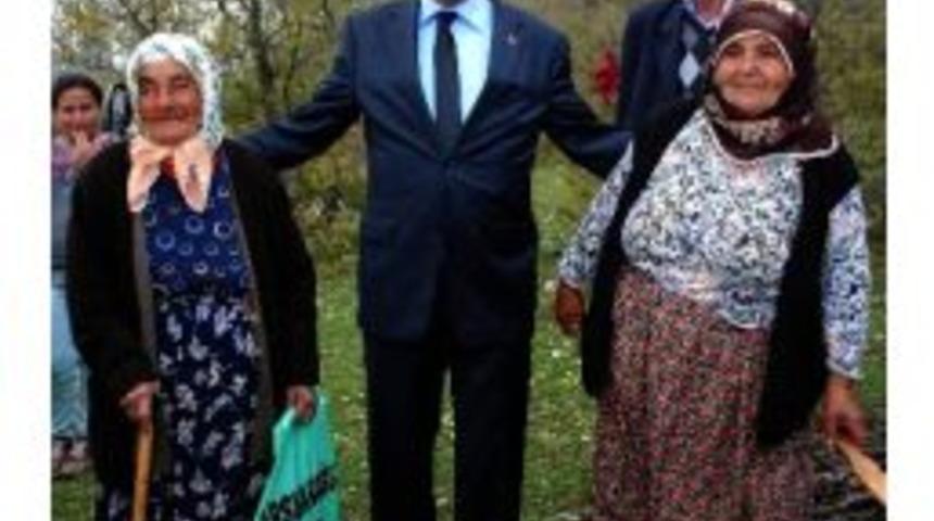 Vali &Ccedil;omaktekin&rsquo;den Anneler G&uuml;n&uuml; Mesajı