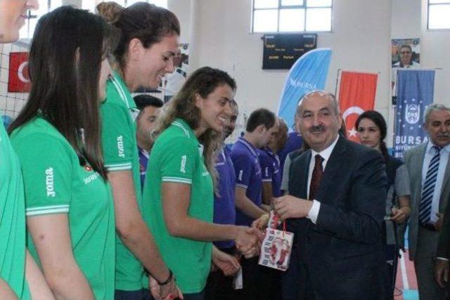 Bakan Müezzinoğlu’Ndan Avrupa Şampiyonu Voleybolculara Altın