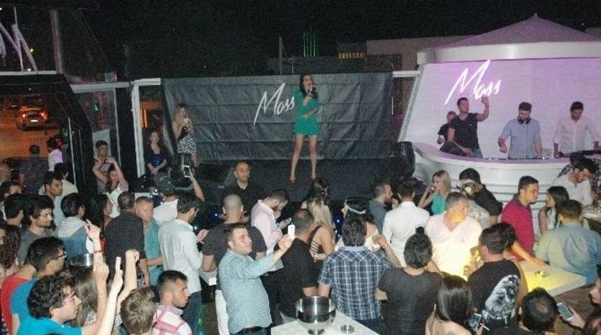 Simge Sağın Bodrum&rsquo;u Salladı