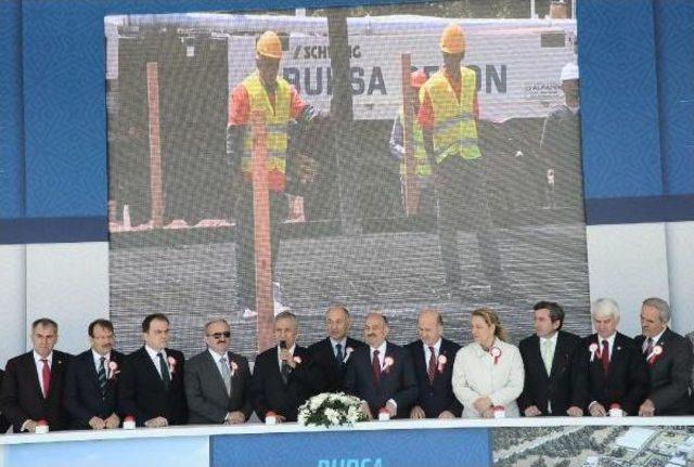 Müezzinoğlu: Bir Tarafta Ağustos Böceği, Bir Tarafta Bal Arısı Anlayışı Var