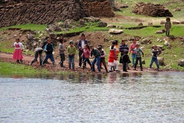 Baraj Suları Yükselince 70 Hane Mahsur Kaldı