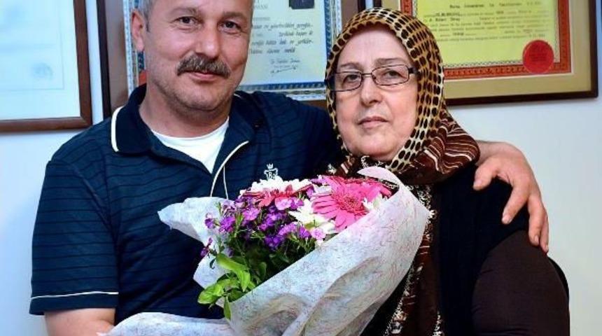 Annesine B&ouml;breğini Verdi