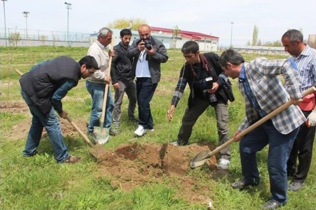 Yy&uuml; Rekt&ouml;r&uuml; Battal, Basına &Ccedil;alışmalar Hakkında A&ccedil;ıklama Yaptı