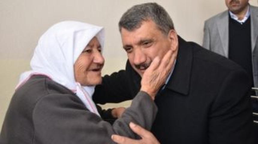 Başkan G&uuml;rkan, Anneler G&uuml;n&uuml;&rsquo;n&uuml; Kutladı