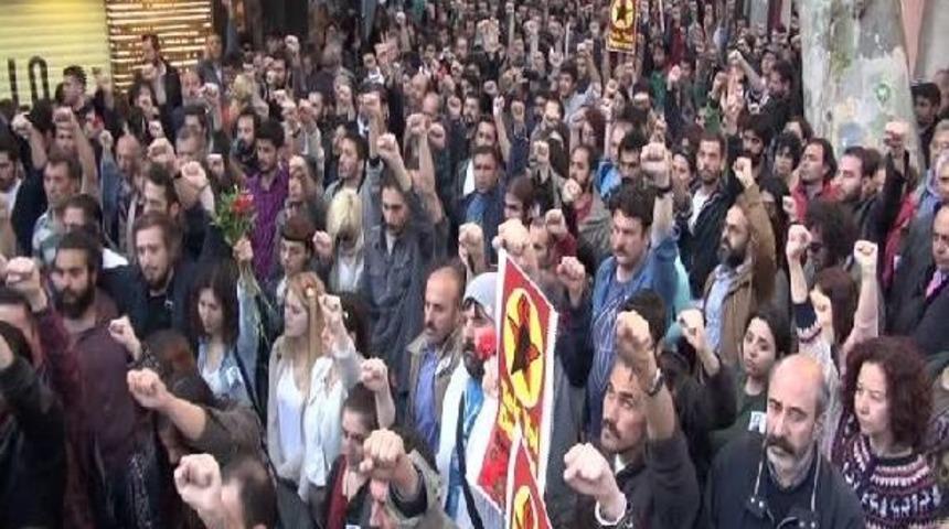 Kadık&ouml;y'deki &Ouml;ğretmen Cinayeti G&ouml;zyaşlarıyla Protesto Edildi