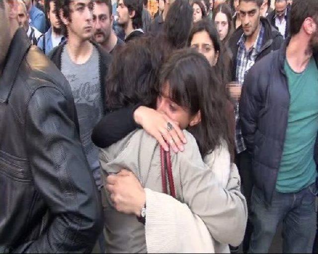 Kadıköy'deki Öğretmen Cinayeti Gözyaşlarıyla Protesto Edildi