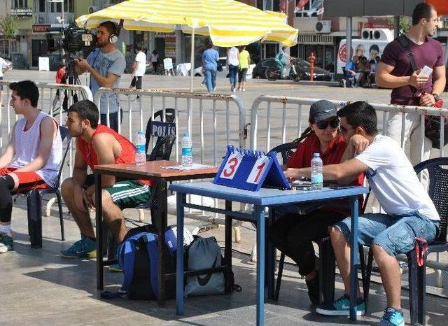 Gençlerden Aydın’da Sokak Basketbol Şöleni