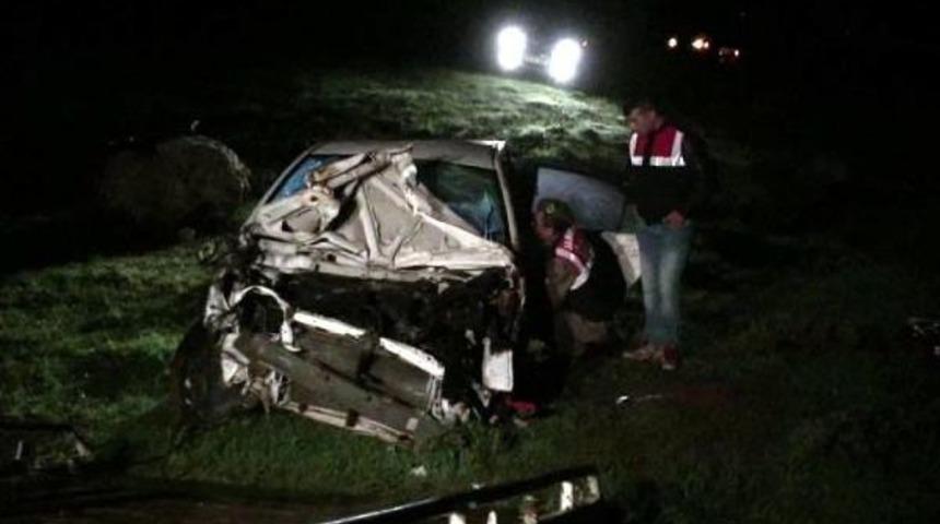 Kahramanmaraş'ta Otomobil U&ccedil;uruma Devrildi: 2 &Ouml;l&uuml;