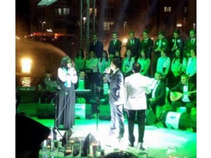 Kırşehir Belediyesi Aile Yaşam Merkezi Kursiyerlerinin Hazırladığı Halk Müziği Konserinde Bir İlk