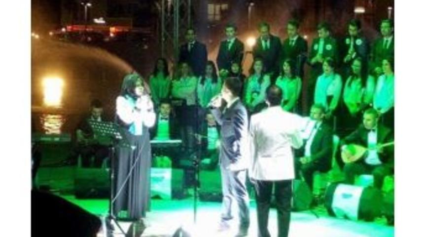 Kırşehir Belediyesi Aile Yaşam Merkezi Kursiyerlerinin Hazırladığı Halk M&uuml;ziği Konserinde Bir İlk