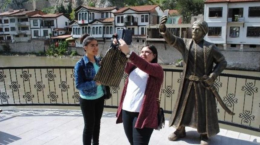Belediye Başkanından &rsquo;selfie Yapan Şehzade&rsquo; A&ccedil;ıklaması