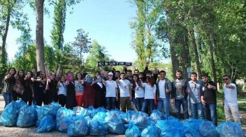 &Ouml;ğrenciler Temiz &Ccedil;evre İ&ccedil;in &Ccedil;&ouml;p Topladı