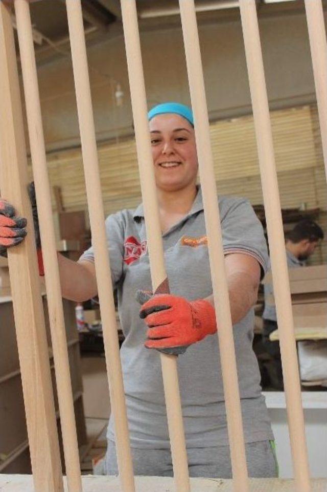 (&ouml;zel Haber) -bu Anneler Hediye Aldıkları İ&ccedil;in Değil İş Bulup &Ccedil;alıştıkları İ&ccedil;in Mutlu 3